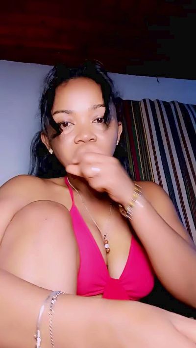 queenny1 from France